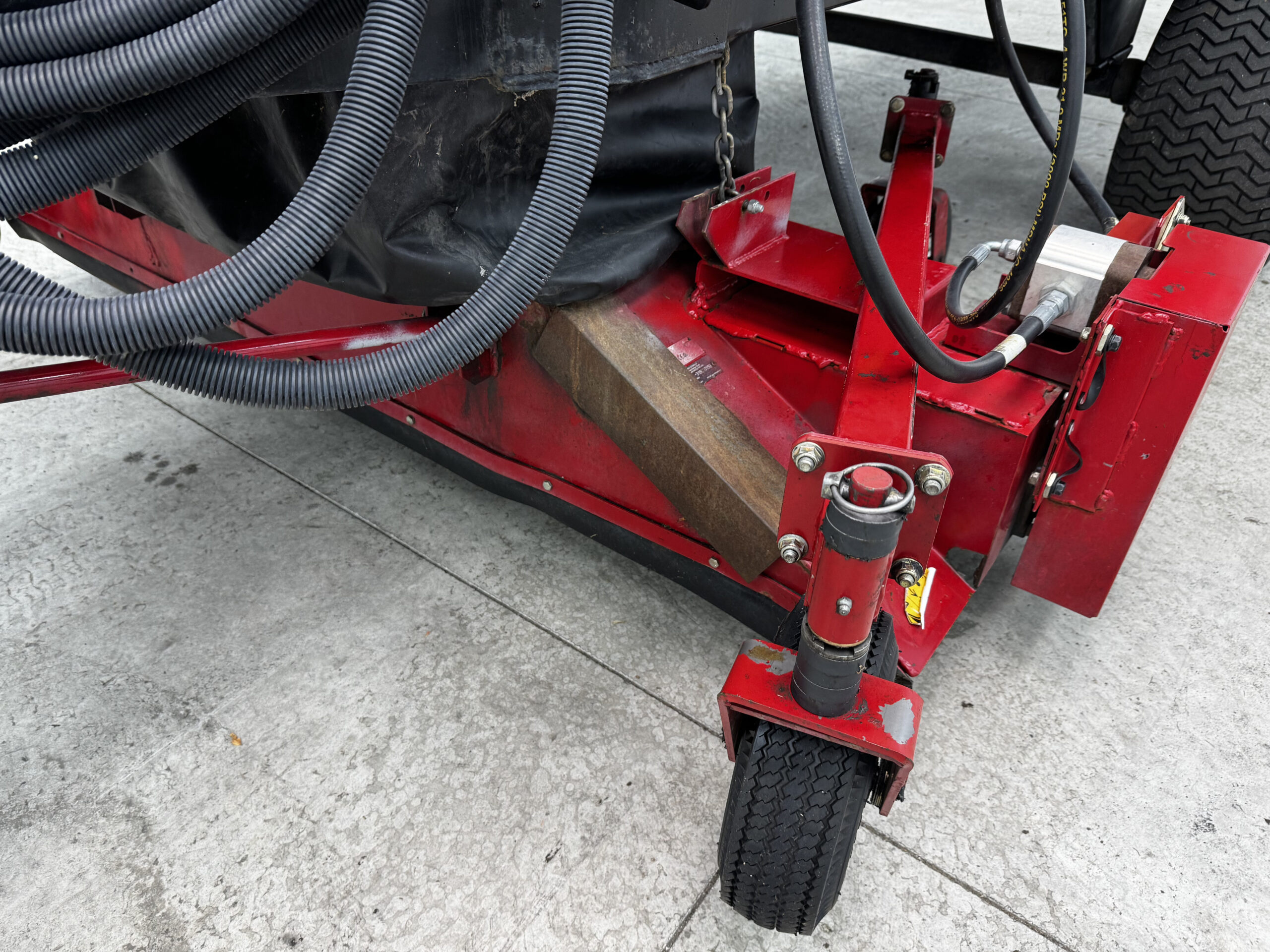 2017 Toro Versa Vac PTO-Driven Turf Sweeper and Debris Vacuum - Image 9