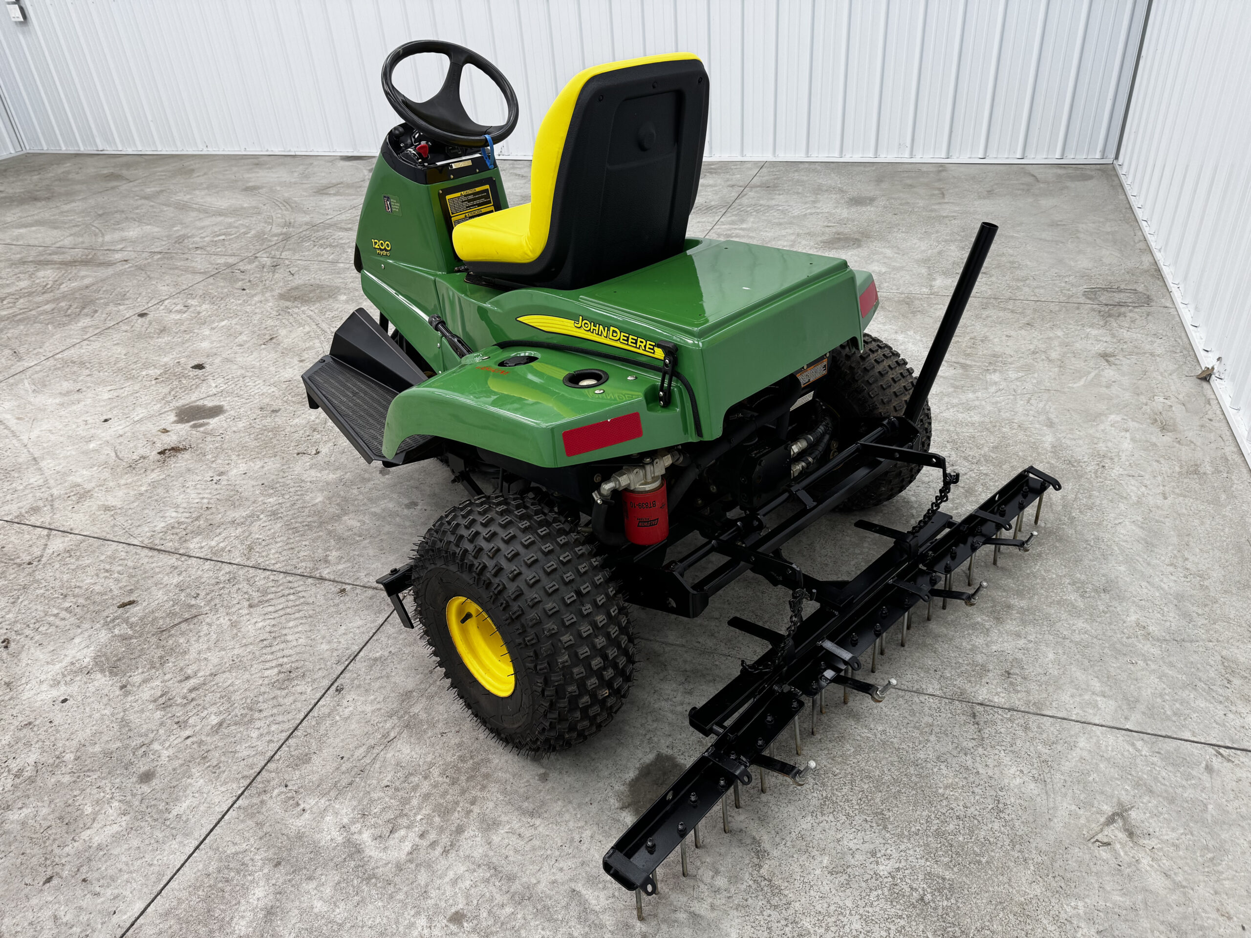 2019 John Deere 1200H Gas 3WD Bunker and Field Rake - Image 7