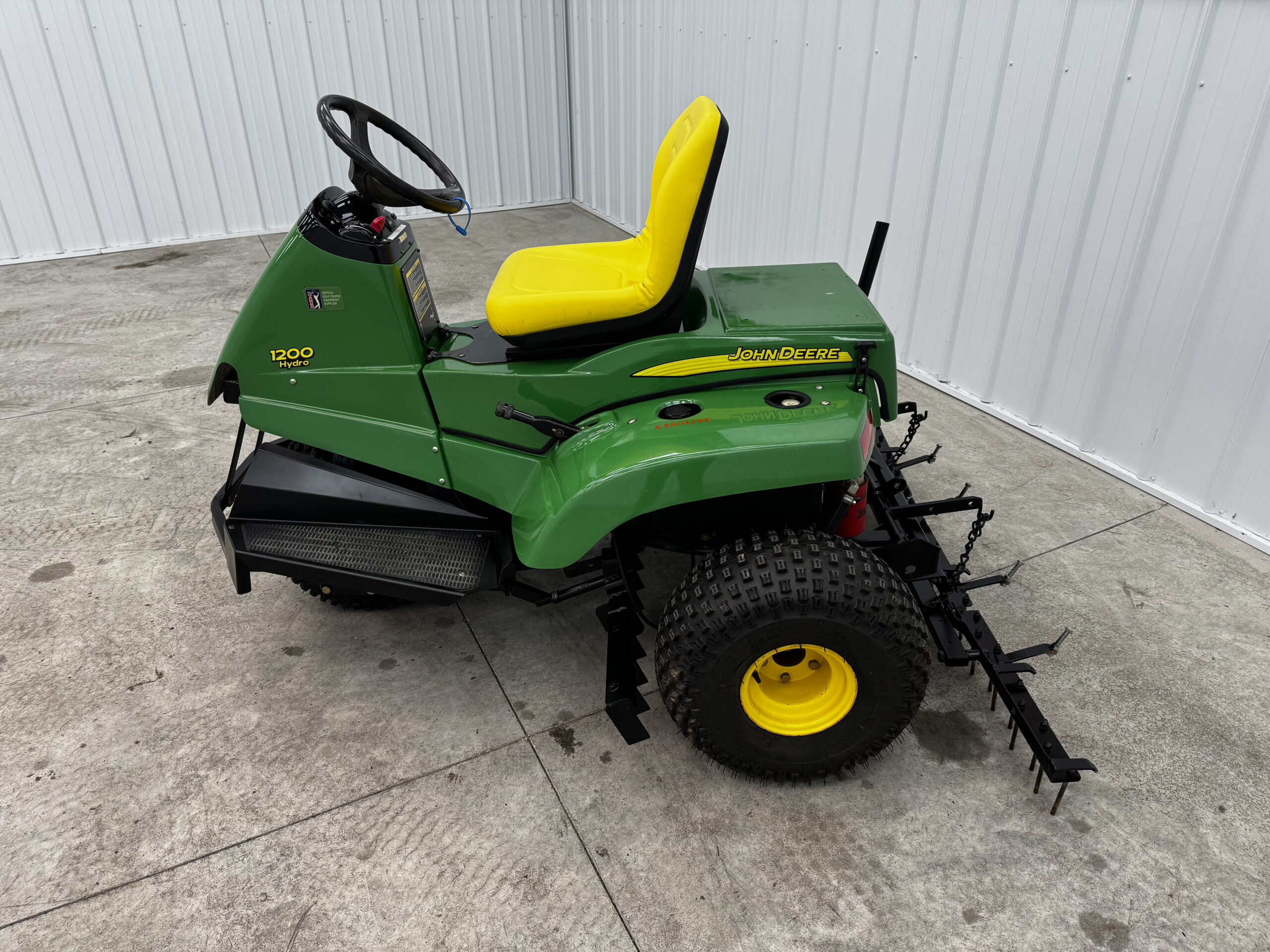 2019 John Deere 1200H Gas 3WD Bunker and Field Rake - Image 5