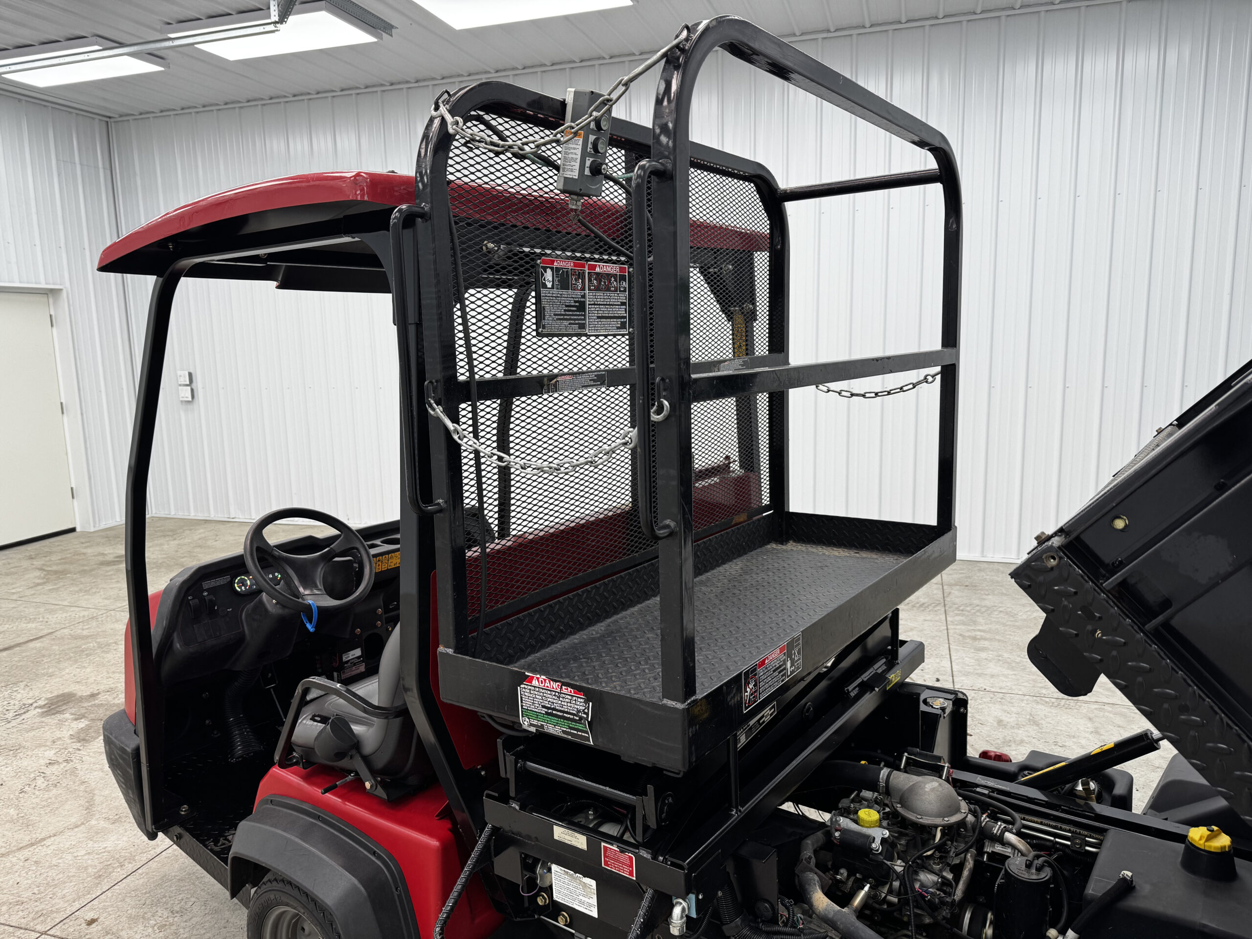 2016 Toro Workman HDX Gas Automatic Transmission w/ Scissor Lift Bed - Image 9