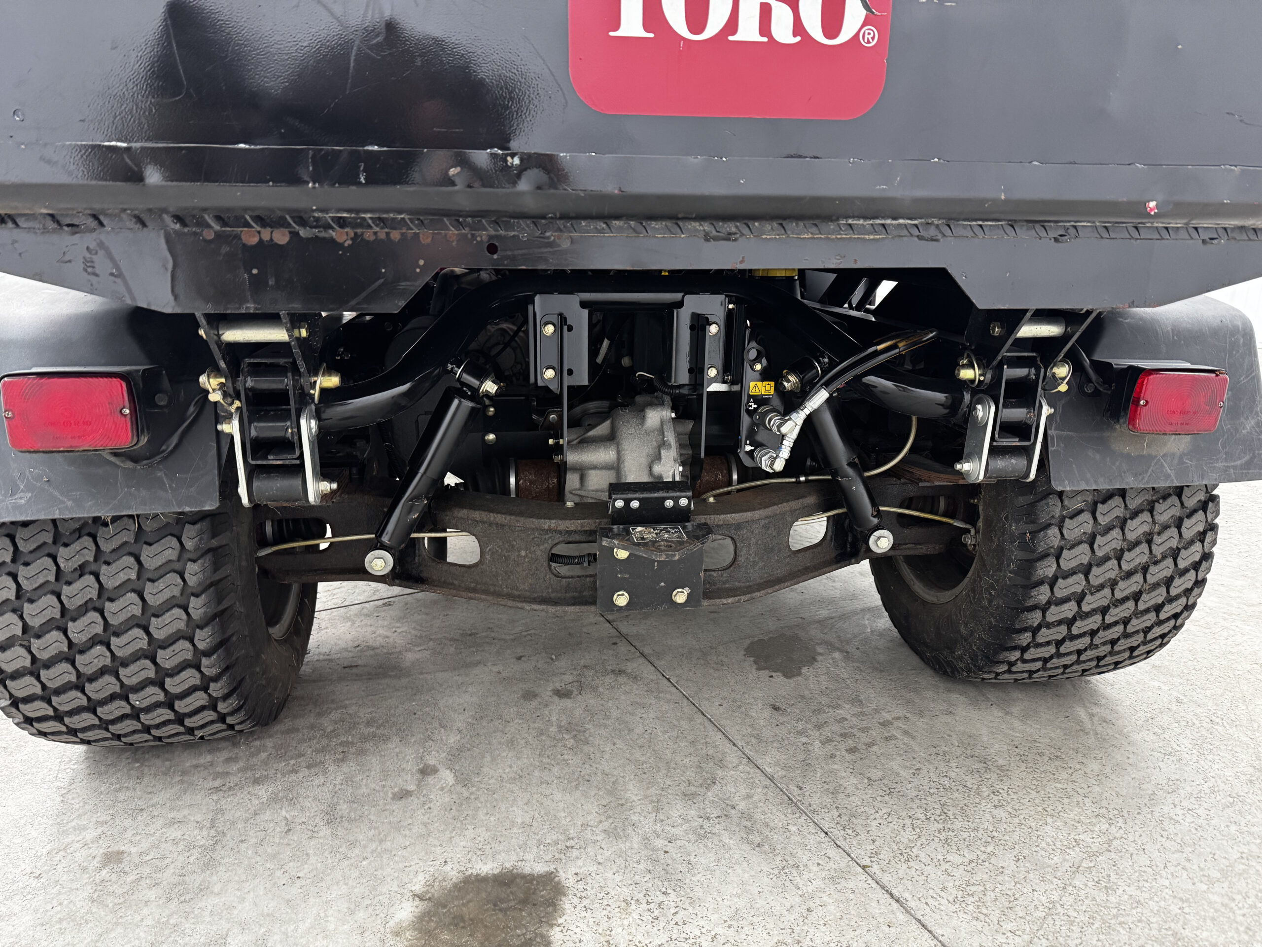 2016 Toro Workman HDX Gas Automatic Transmission w/ Scissor Lift Bed - Image 12