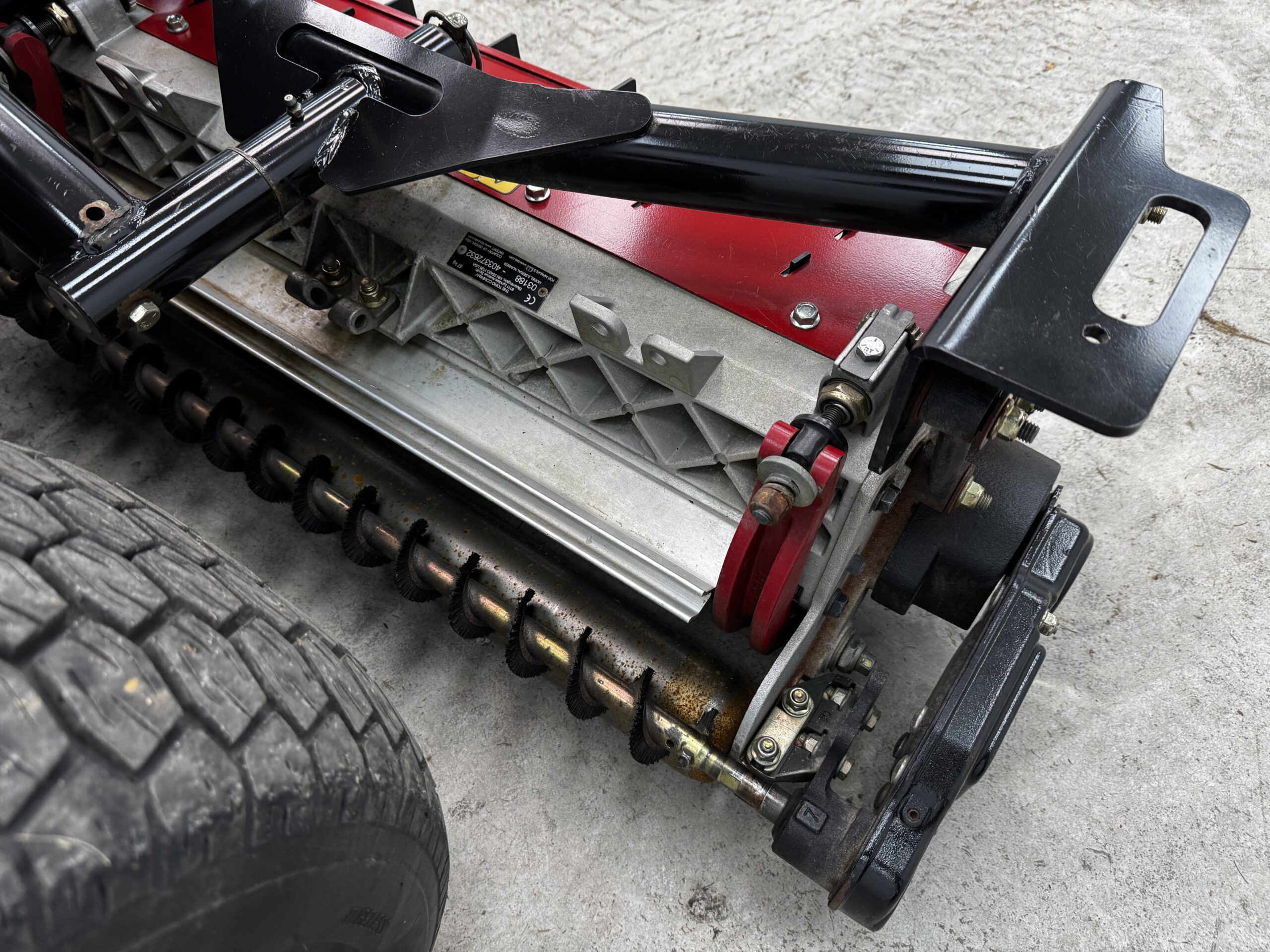 2018 Toro Reelmaster 3100 Diesel 3WD Sidewinder Triplex Mower - Image 8