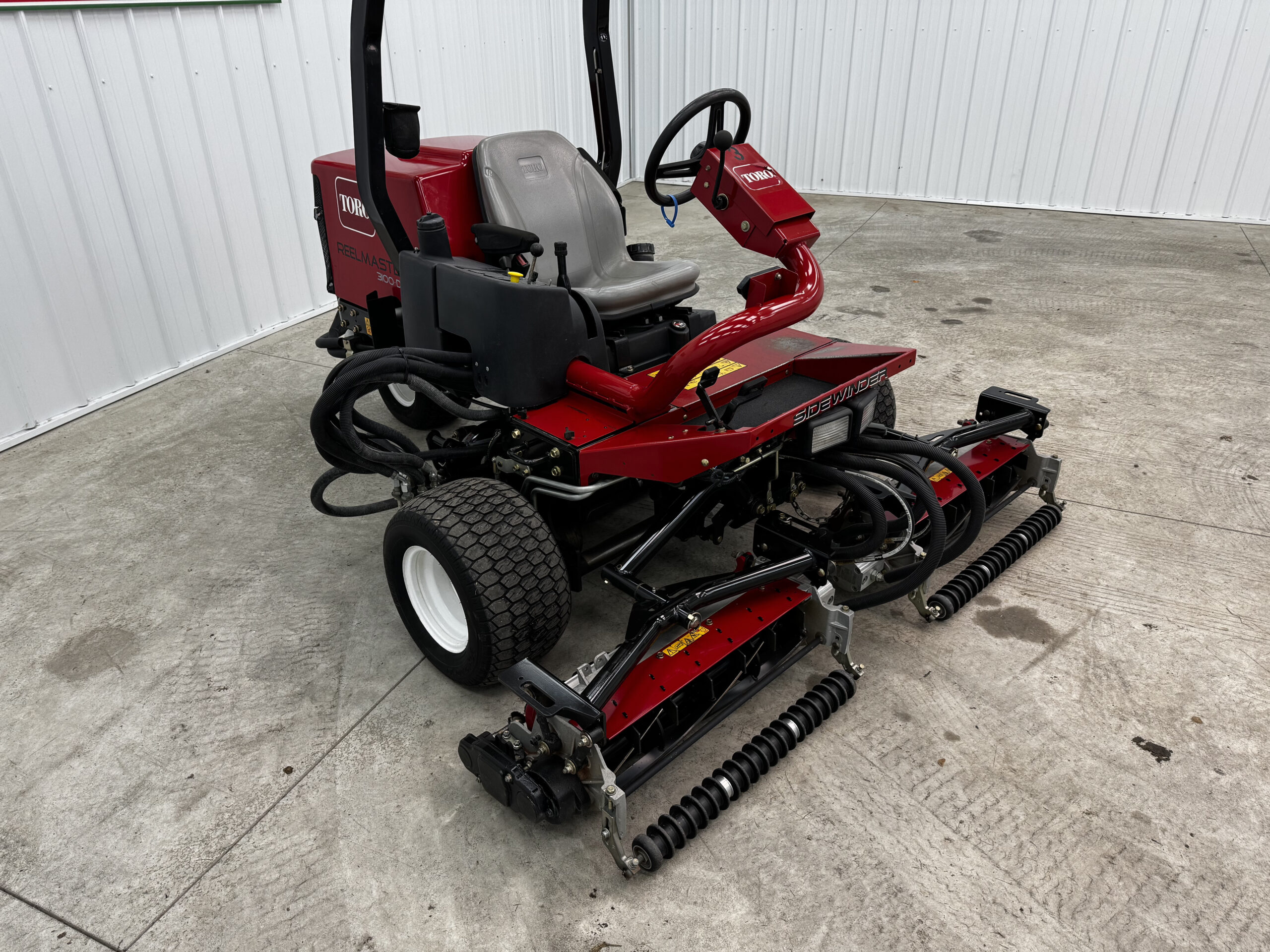 2018 Toro Reelmaster 3100 Diesel 3WD Sidewinder Triplex Mower - Image 3