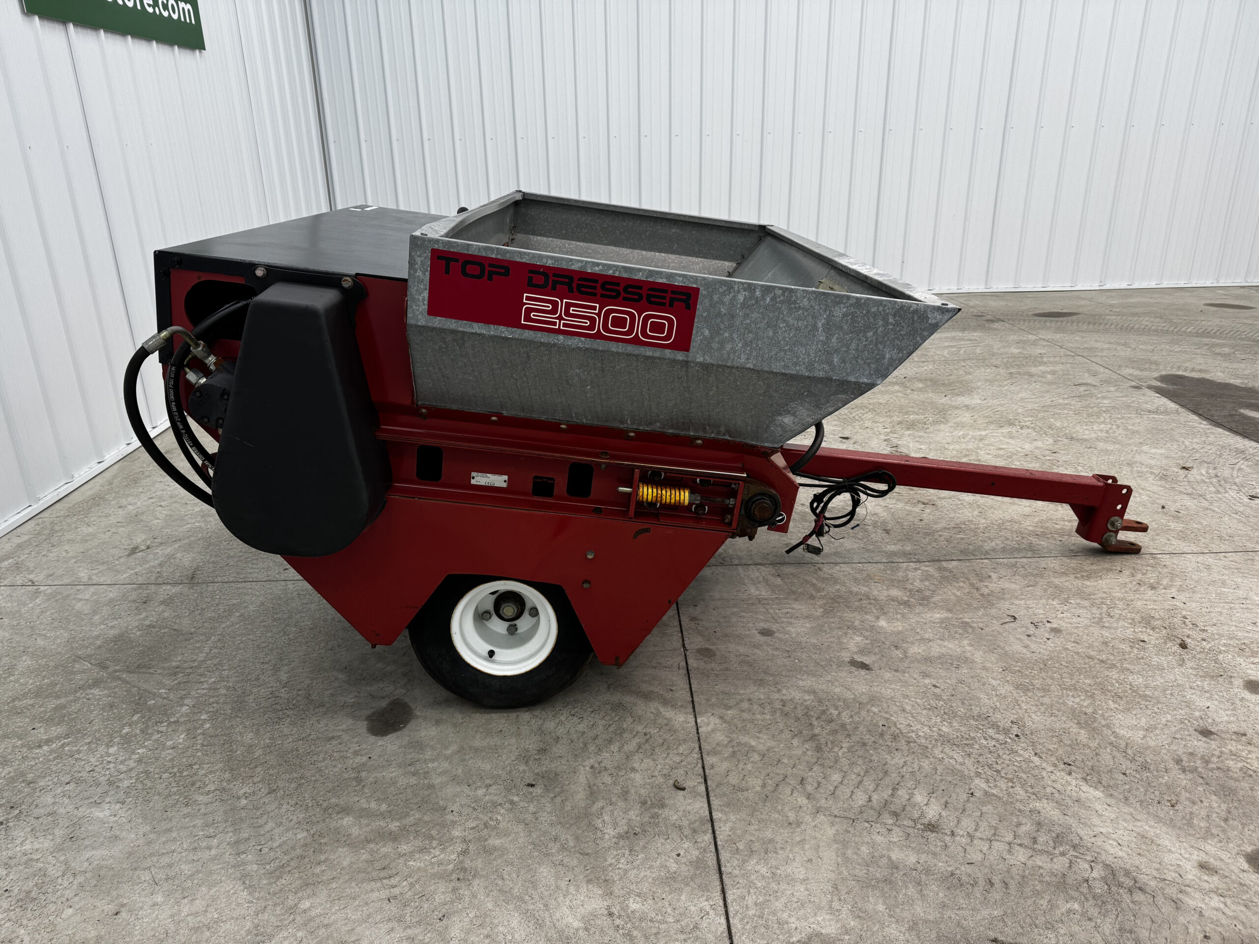 Toro Top Dresser 2500 Pull Behind Turf and Field Top Dresser - Image 3