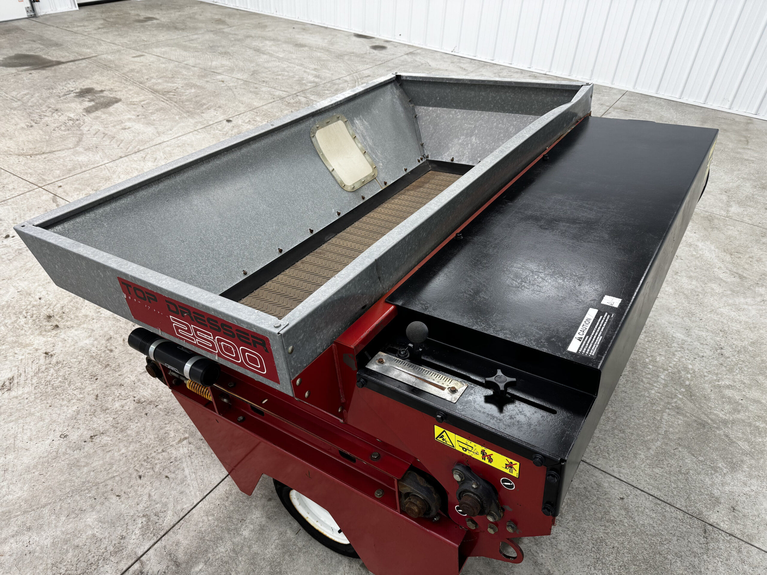 Toro Top Dresser 2500 Pull Behind Turf and Field Top Dresser - Image 6