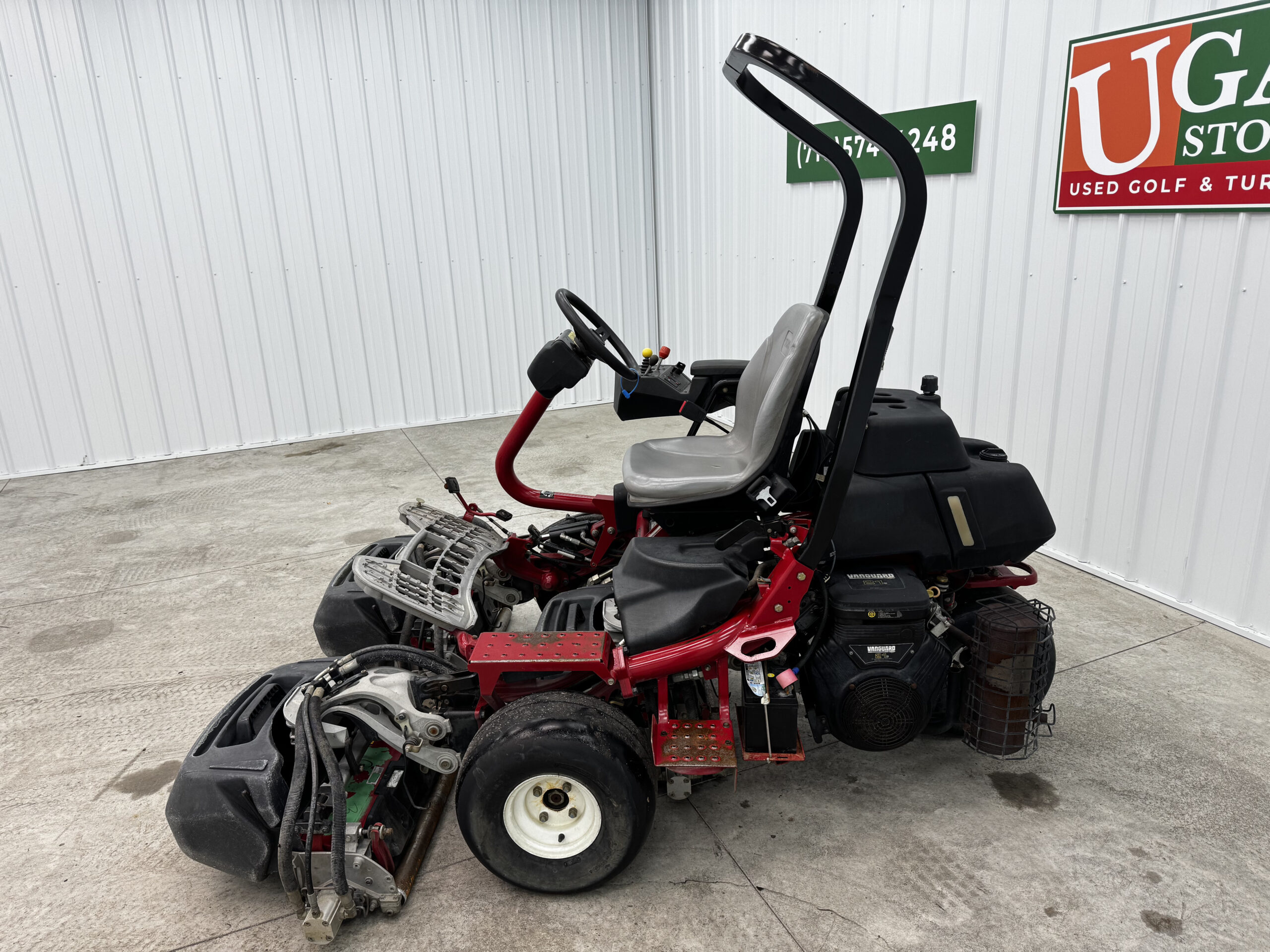 2013 Greensmaster 3300 Gas 2WD Greensmower - Toro - Image 4
