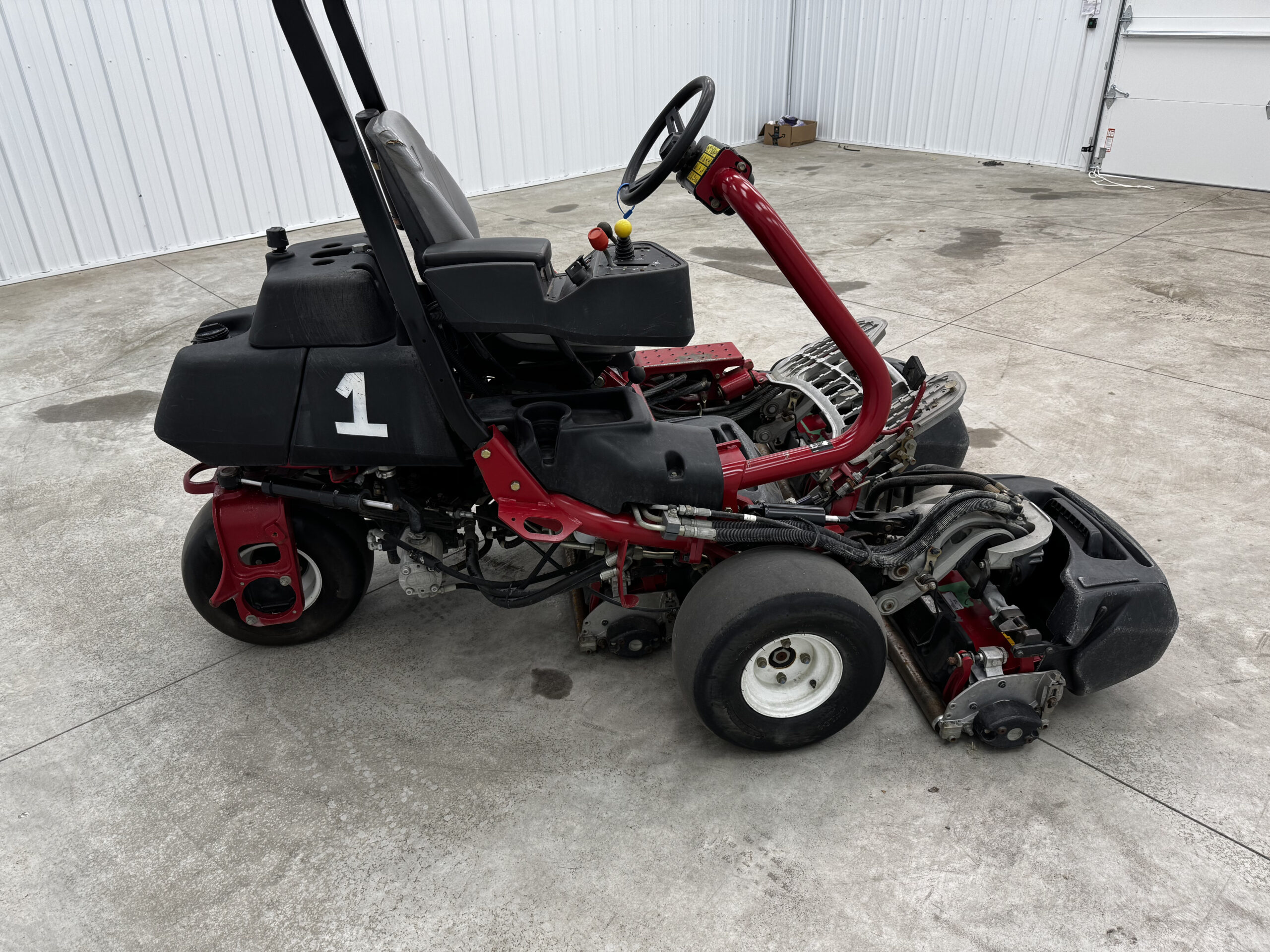 2013 Greensmaster Triflex 3300 Gas 2WD Greensmower - Toro - Image 7