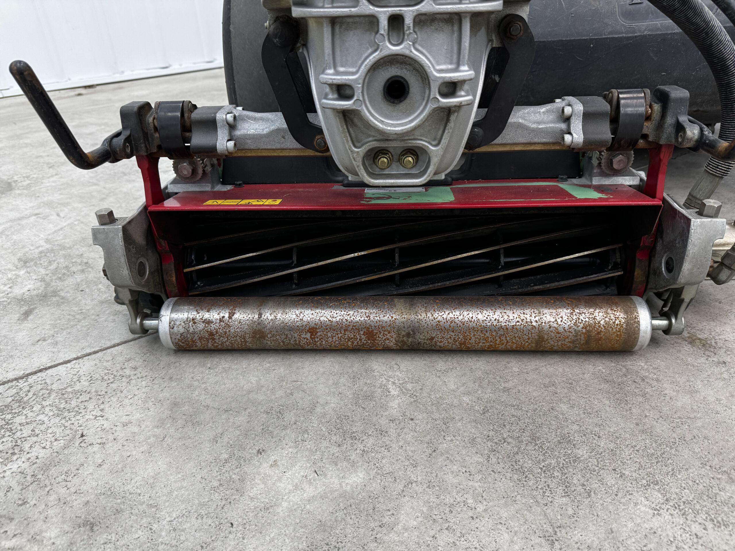 2013 Greensmaster Triflex 3300 Gas 2WD Greensmower - Toro - Image 9