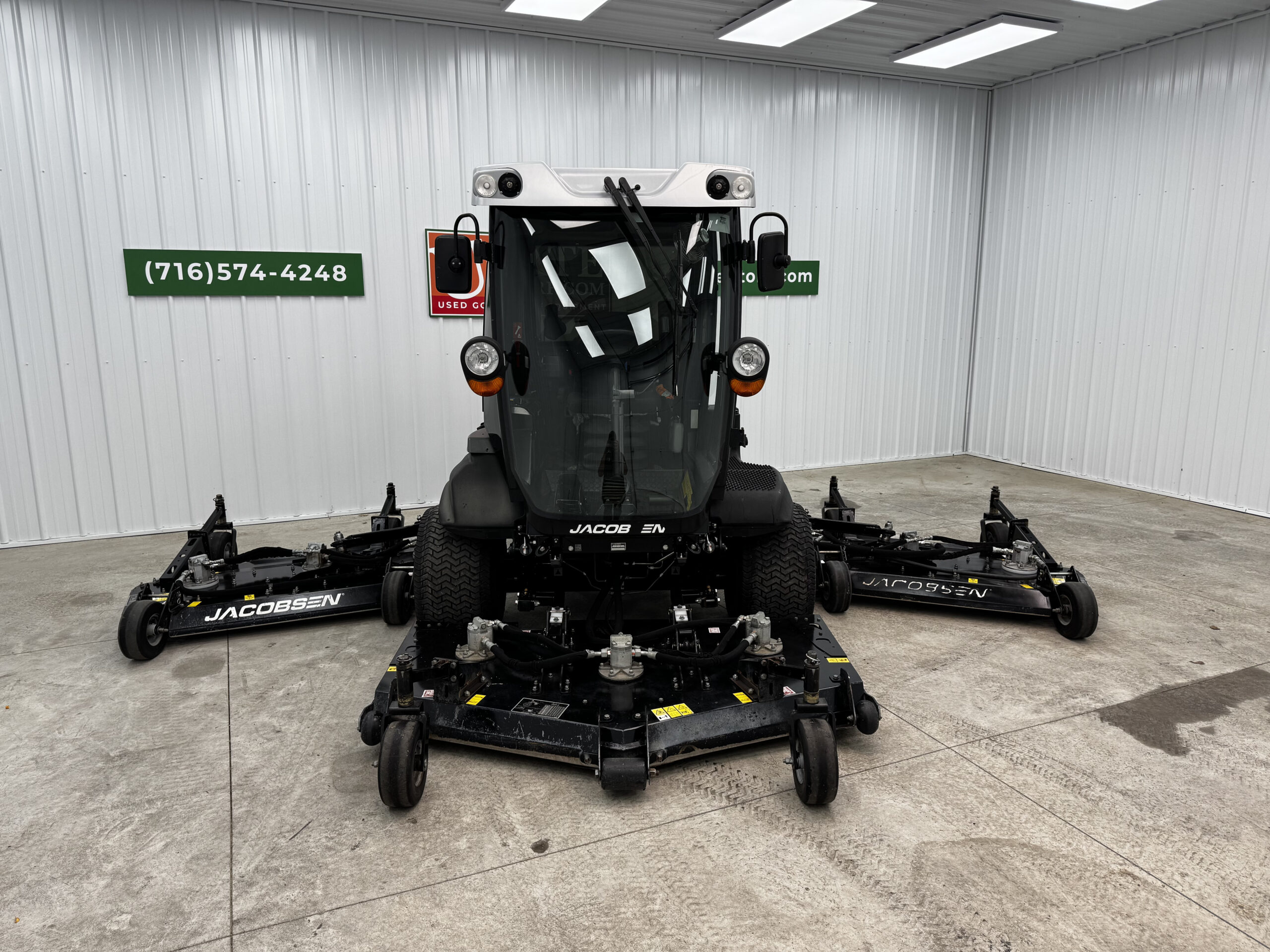 Jacobsen HR800 Diesel 4WD Climate Controlled Cab Wide Area Mower - Image 5
