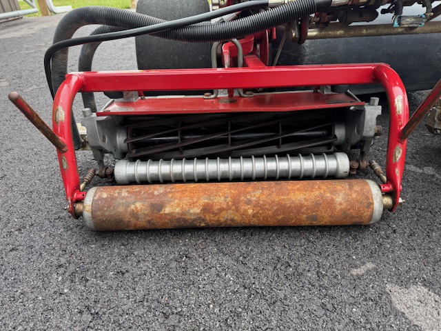 2013 Greensmaster 3150 Gas 2WD Greens Mower - Toro - Image 5