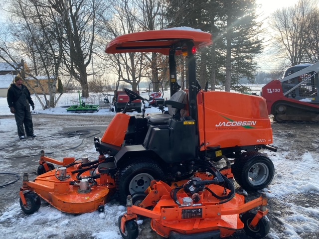 2015 R311T Diesel 4WD Wide Area Mower - Jacobsen - Image 2