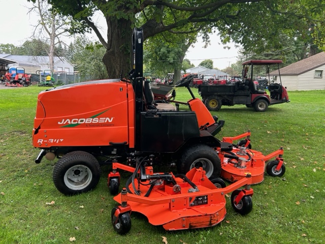 2015 R311-T Diesel 4WD Wide Area Mower - Jacobsen - Image 6