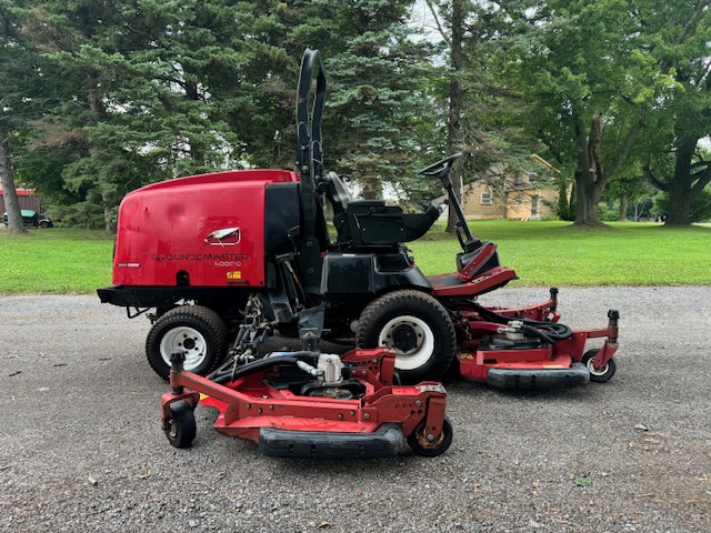 2017 Groundsmaster 4000 Diesel 4WD Wide Area Mower - Toro - Image 5