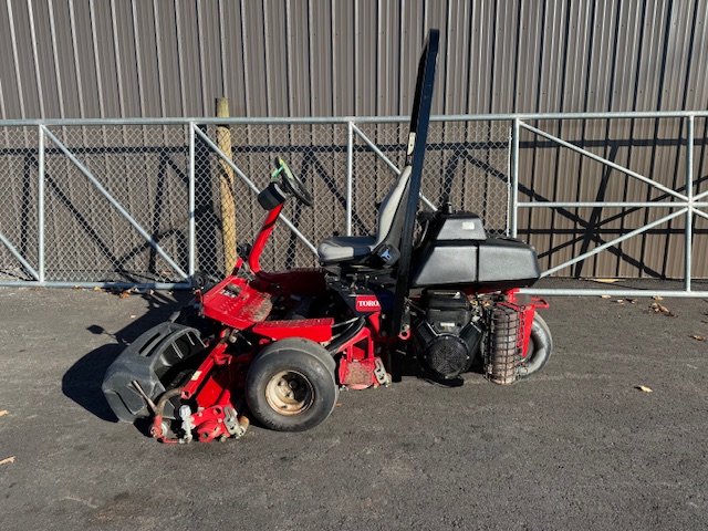 2012 Greensmaster 3150 Gas 2WD Greens Mower - Toro - Image 2