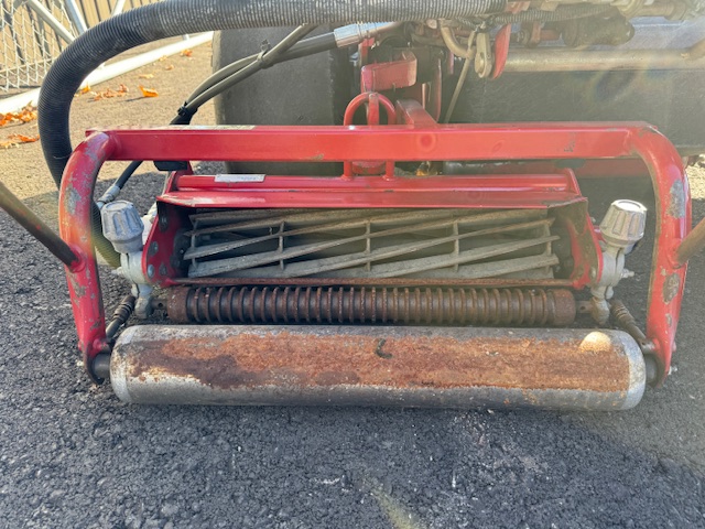 2012 Greensmaster 3150 Gas 2WD Greens Mower - Toro - Image 5