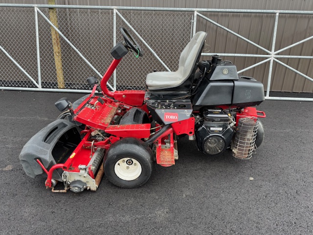 2010 Greensmaster 3150 Gas 2WD Greens Mower - Toro - Image 2