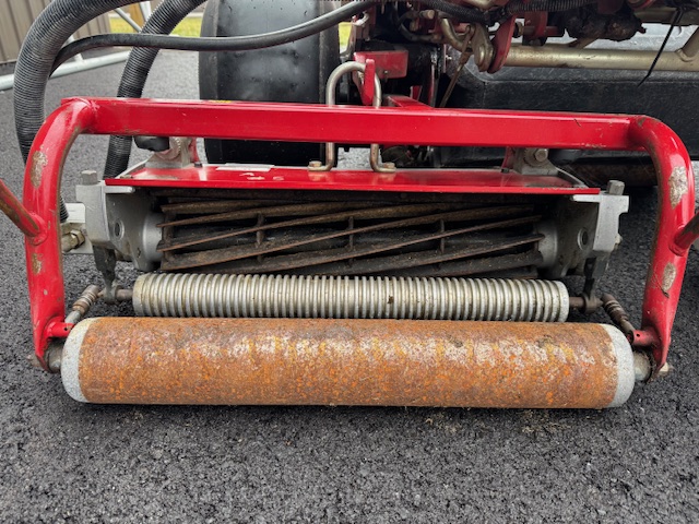 2010 Greensmaster 3150 Gas 2WD Greens Mower - Toro - Image 5