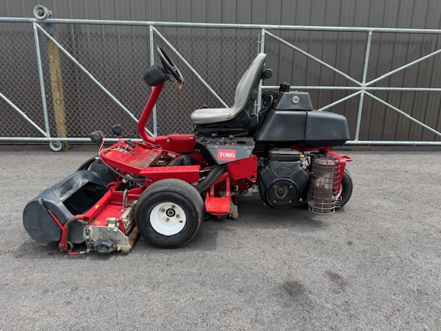 2010 Greensmaster 3150Q Gas 2WD Greensmower - Toro - Image 2