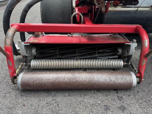 2010 Greensmaster 3150Q Gas 2WD Greensmower - Toro - Image 5