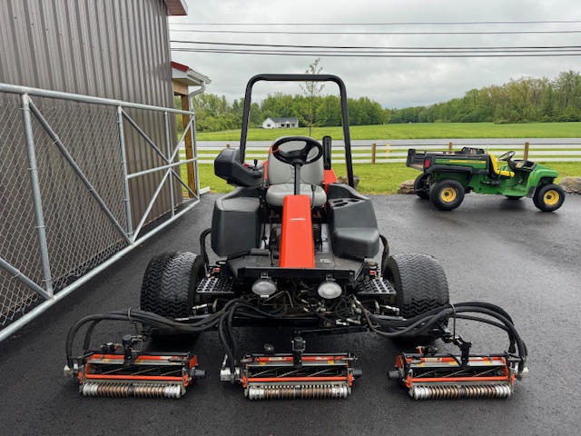 2013 LF 550 Diesel 2WD Fairway Mower - Jacobsen - Image 2