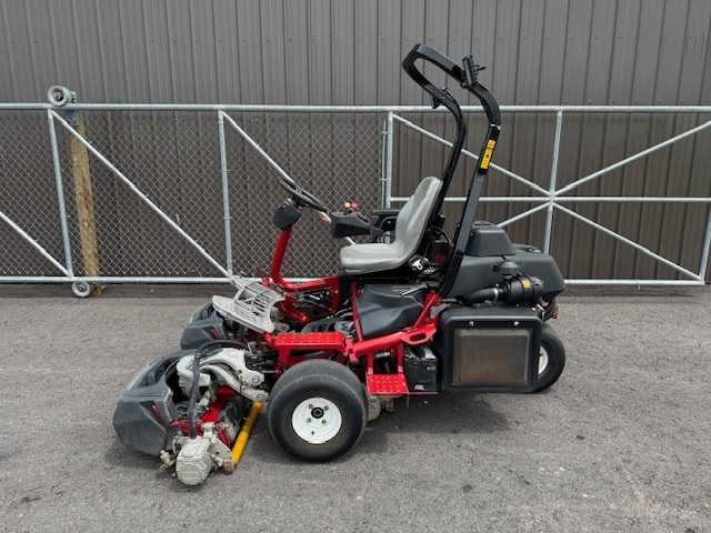 2016 Greensmaster TriFlex 3420 Diesel Hybrid Electric 3WD Greensmower - Toro - Image 3