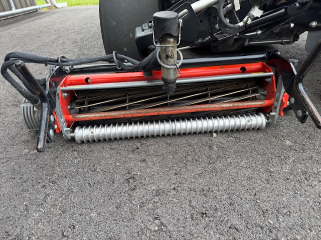 2014 Eclipse 322 Hydraulic-Free 2WD Diesel Riding Greens Mower - Jacobsen - Image 5