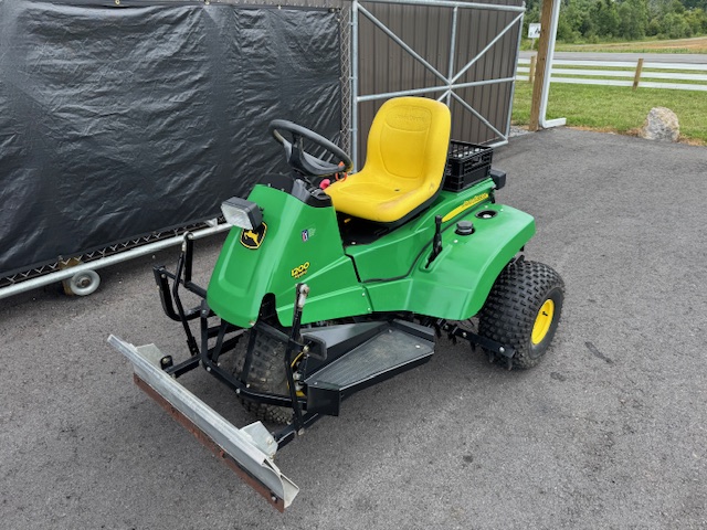 2018 1200H Gas 3WD Bunker and Field Rake - John Deere