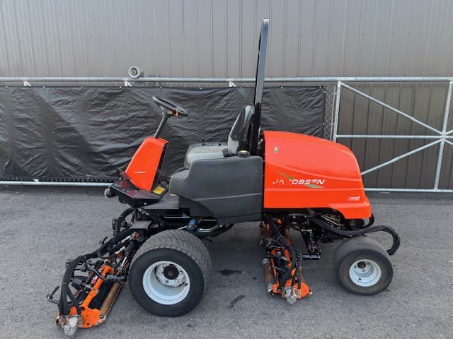 2014 LF 1880 Diesel 4WD Fairway Mower - Jacobsen - Image 2