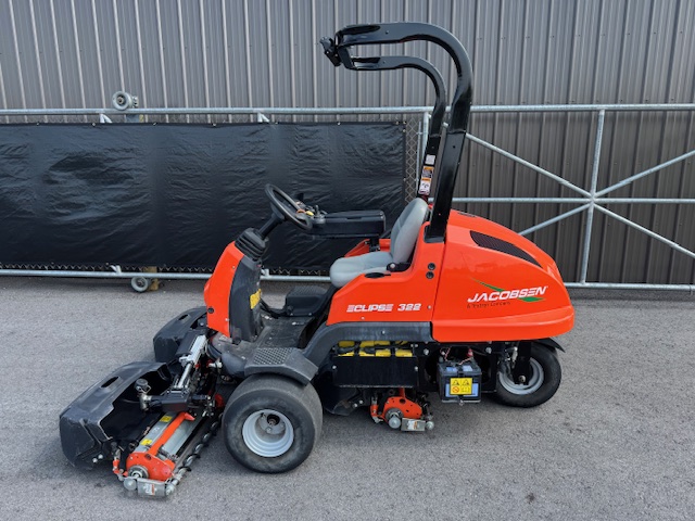 2018 Eclipse 322 Hydraulic-Free 2WD Gas Riding Greens Mower - Jacobsen - Image 3
