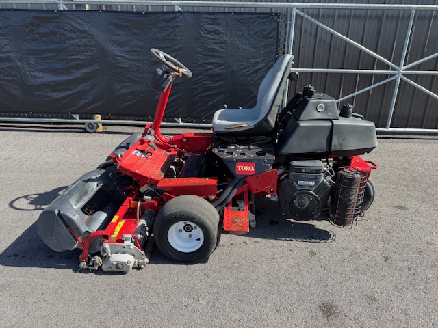 2009 Greensmaster 3150 Gas 2WD Greensmower - Toro - Image 3
