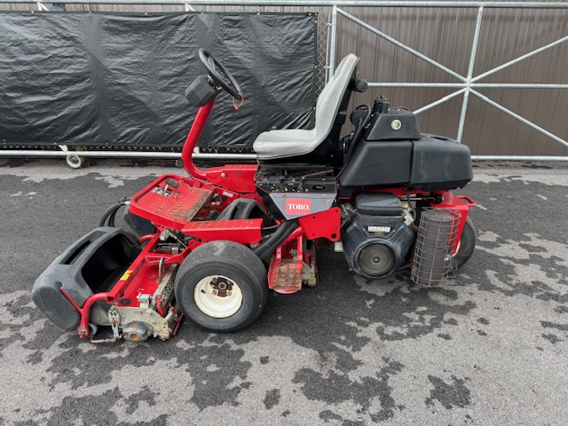 2011 Greensmaster 3150 Gas 2WD Greensmower - Toro - Image 3