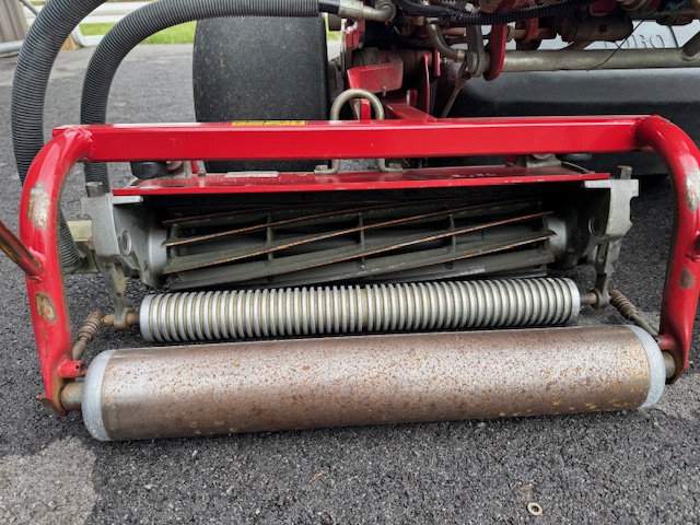 2011 Greensmaster 3150 Gas 2WD Greensmower - Toro - Image 5