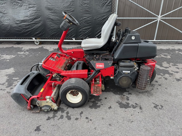 2010 Greensmaster 3150 Gas 2WD Greensmower - Toro - Image 3