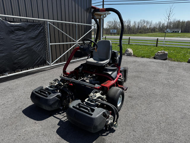 2012 Greensmaster Triflex 3300 Gas 2WD Greensmower - Toro - Image 3