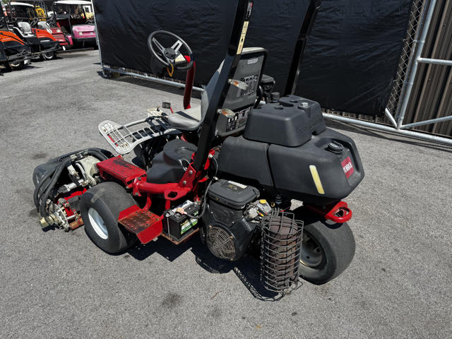 2012 Greensmaster Triflex 3300 Gas 2WD Greensmower - Toro - Image 5