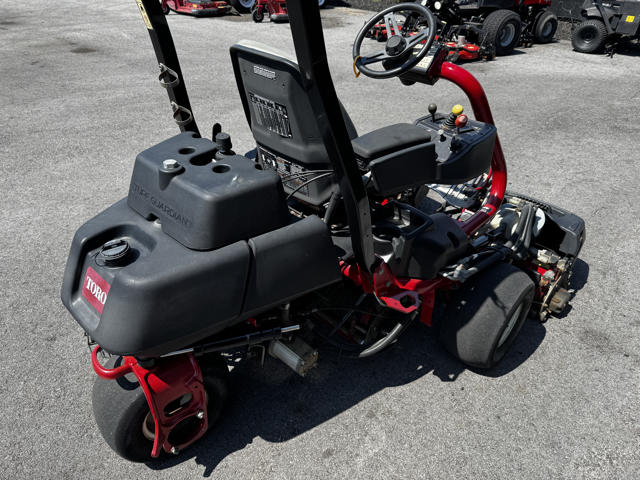 2012 Greensmaster Triflex 3300 Gas 2WD Greensmower - Toro - Image 6