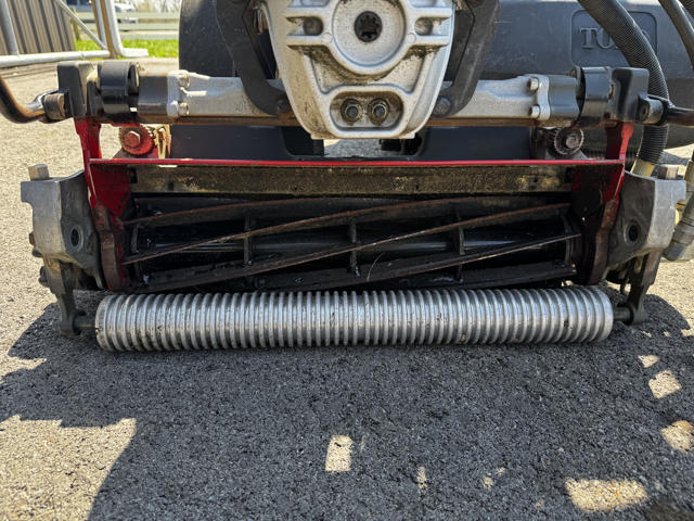 2012 Greensmaster Triflex 3300 Gas 2WD Greensmower - Toro - Image 8