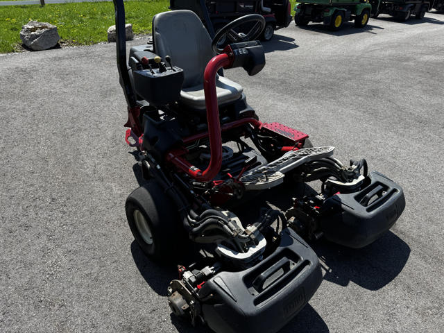 2012 Greensmaster Triflex 3300 Gas 2WD Greensmower - Toro - Image 9
