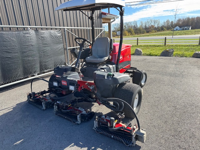 2015 Reelmaster 5010H Diesel 2WD Hybrid Electric Reels Fairwary Mower - Toro - Image 4