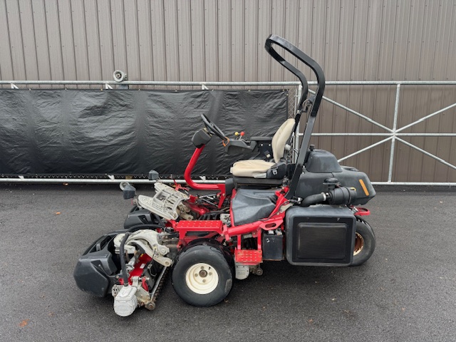 2011 Greensmaster 3420 Diesel 2WD Tri-flex Hybrid with Electric Reels Greens Mower - Toro - Image 3