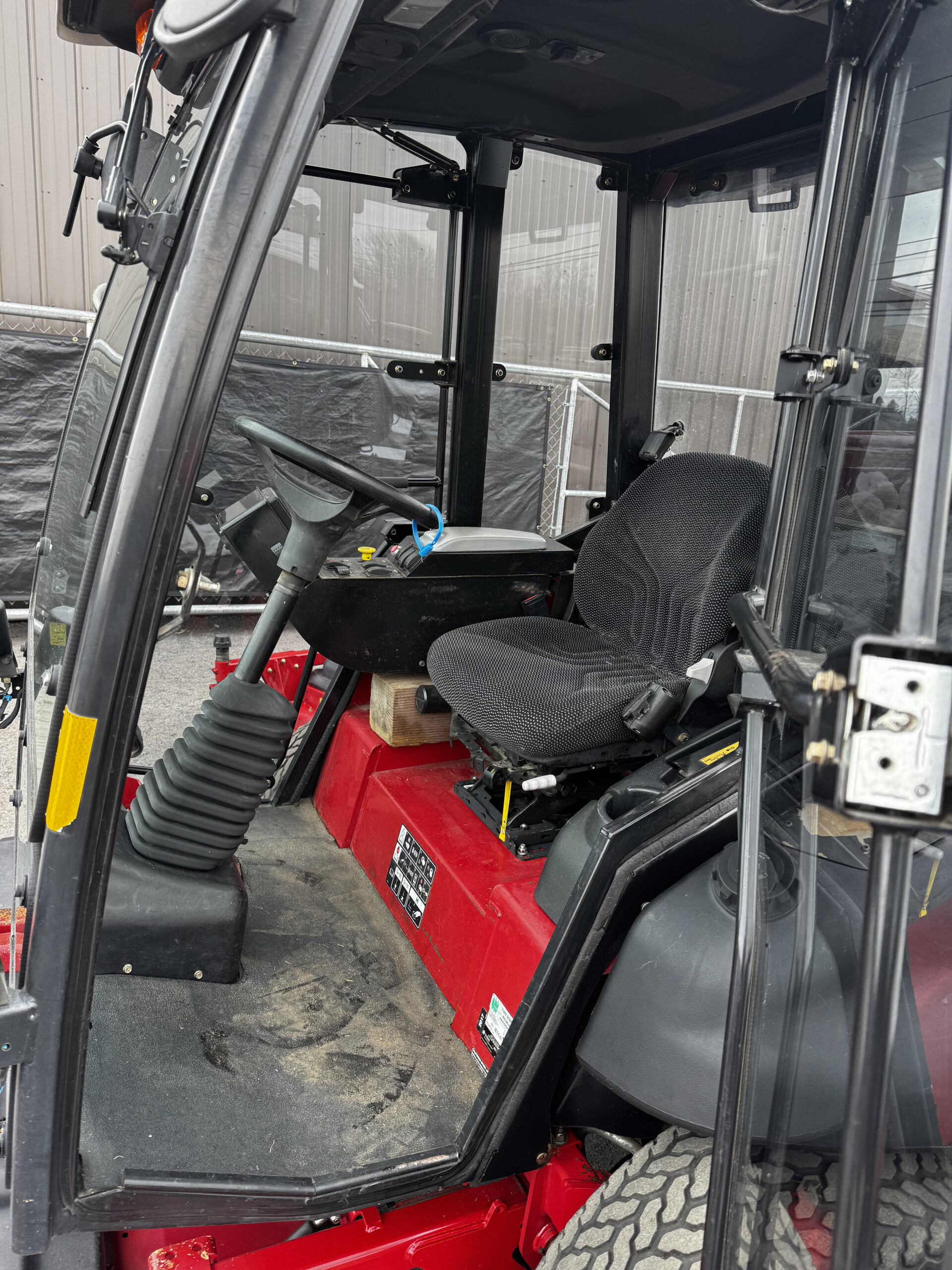 2017 Groundsmaster 5910 Diesel 4WD Climate Controlled Cab Wide Area Mower - Toro - Image 6