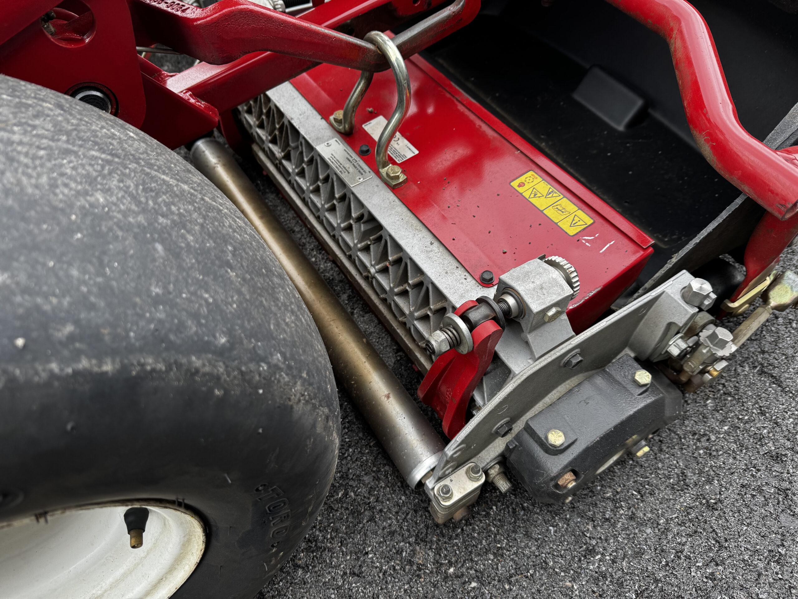 2013 Greensmaster 3250 Diesel 3WD Greensmower - Toro - Image 3