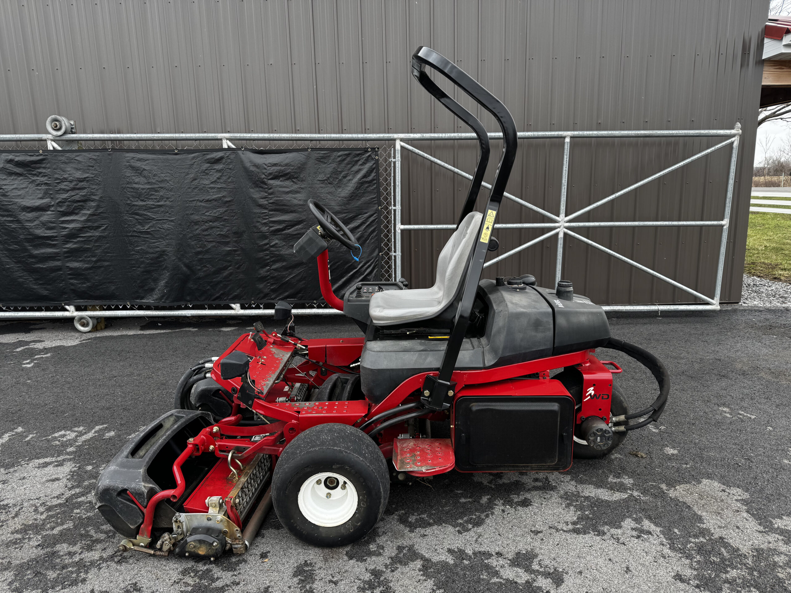 2013 Greensmaster 3250 Diesel 3WD Greensmower - Toro - Image 6
