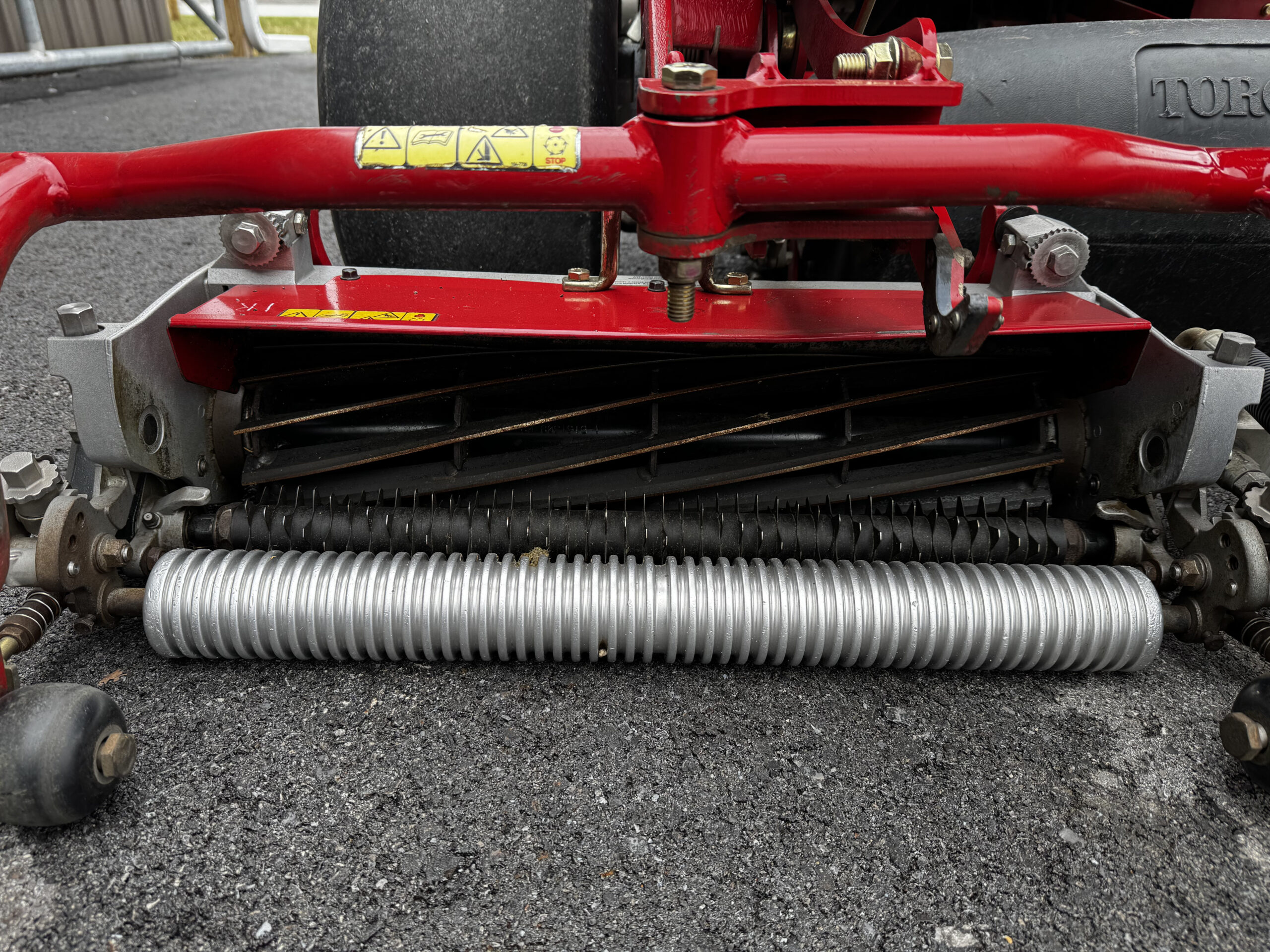 2013 Greensmaster 3250 Diesel 3WD Greensmower - Toro - Image 2