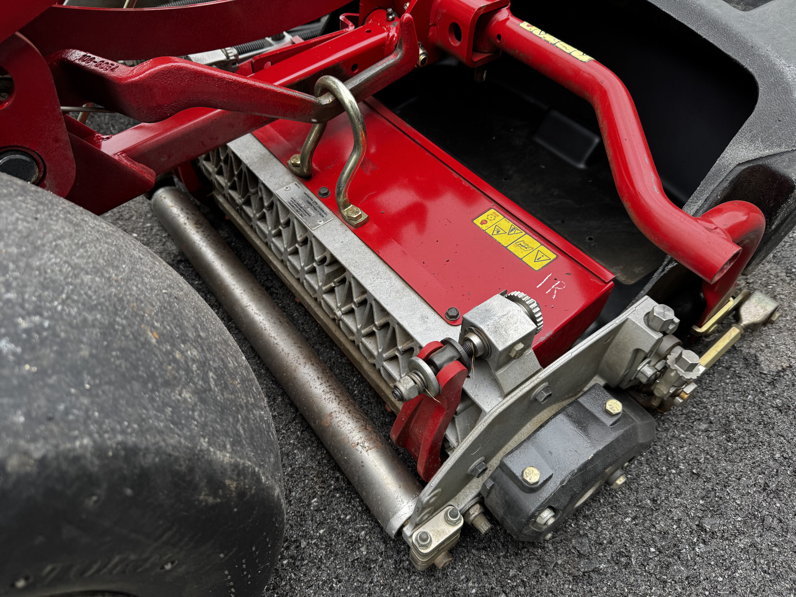 2013 Greensmaster 3250 Diesel 3WD Greensmower - Toro - Image 3