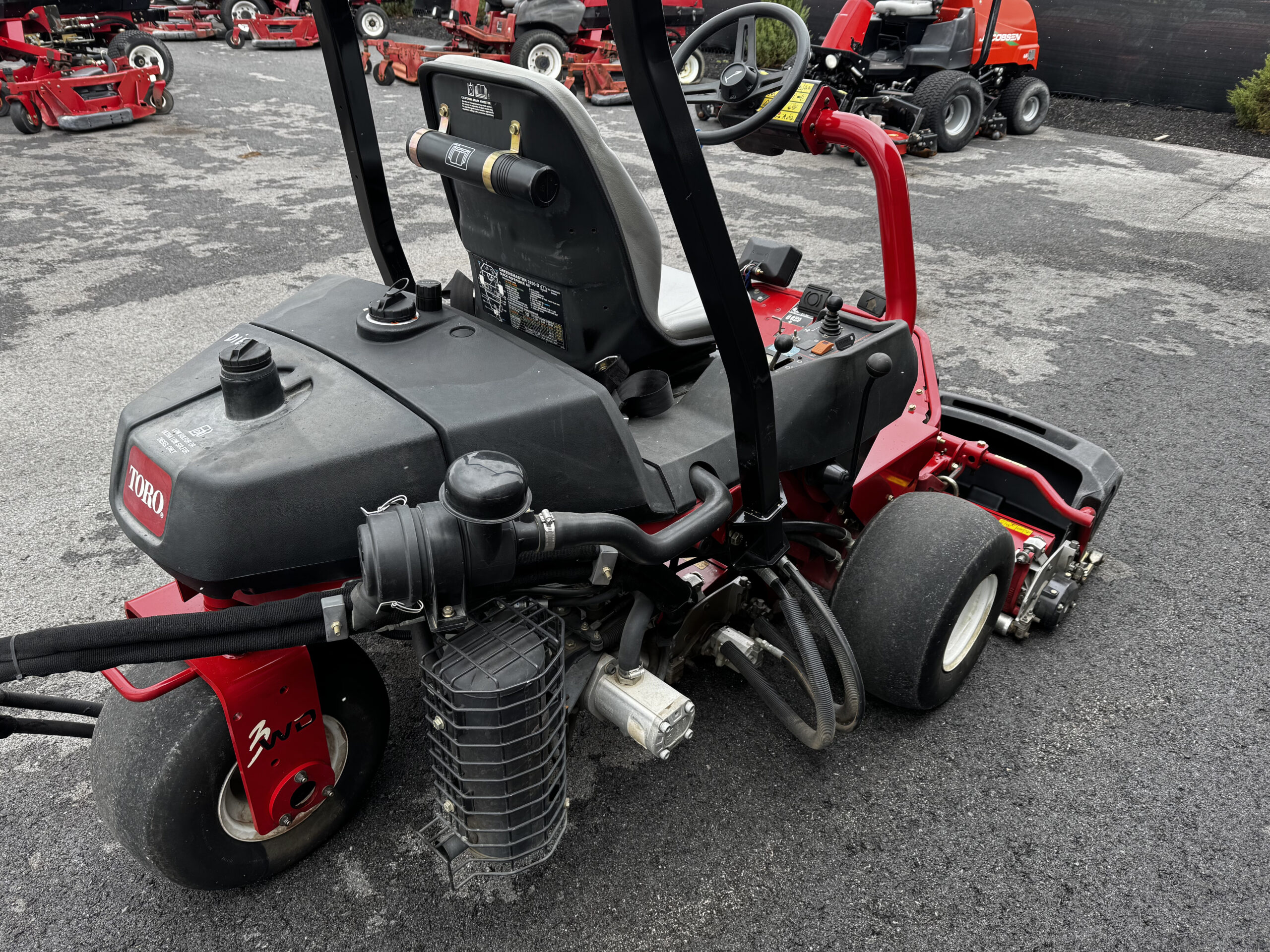 2013 Greensmaster 3250 Diesel 3WD Greensmower - Toro - Image 4