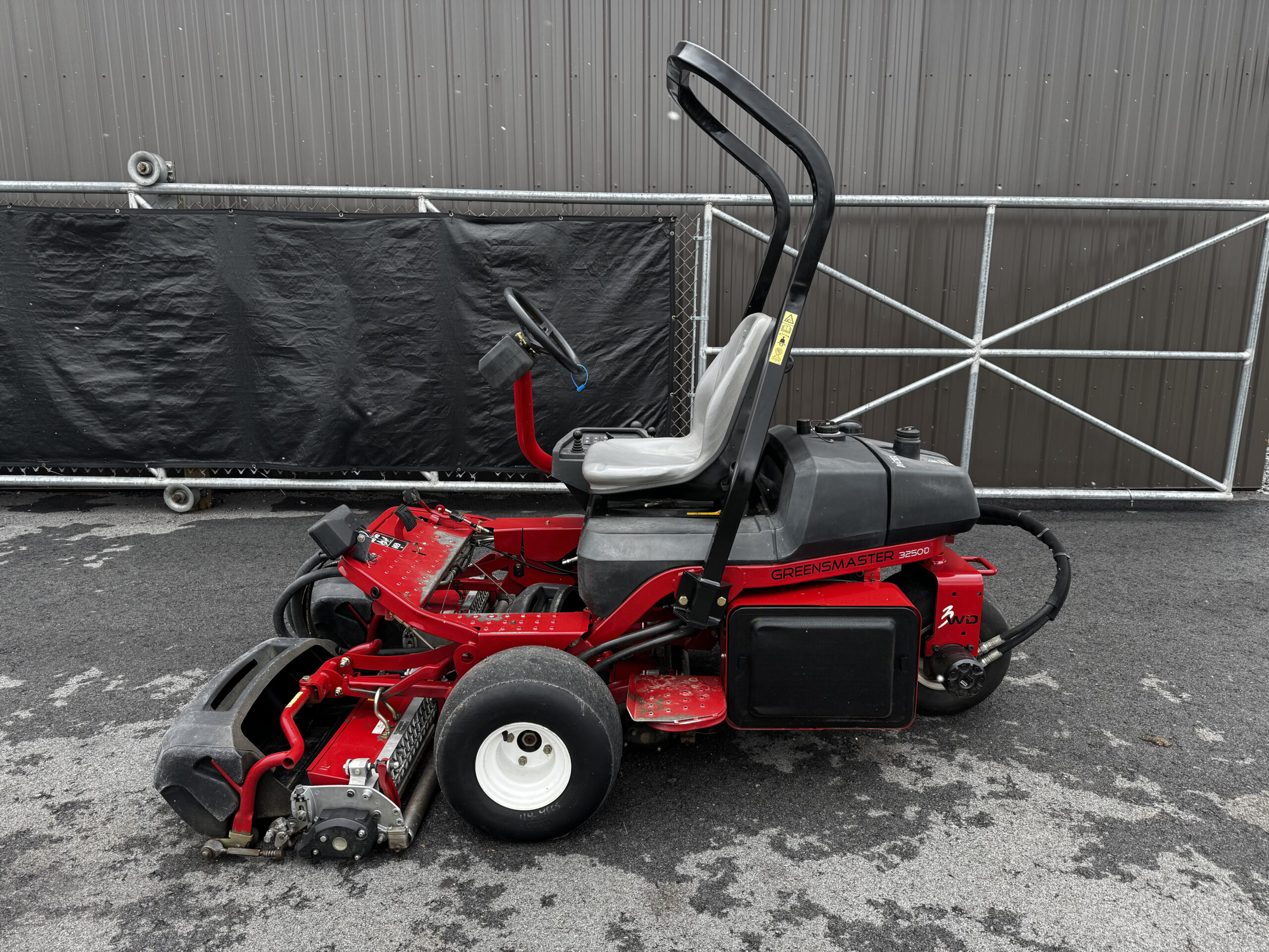 2013 Greensmaster 3250 Diesel 3WD Greensmower - Toro - Image 6