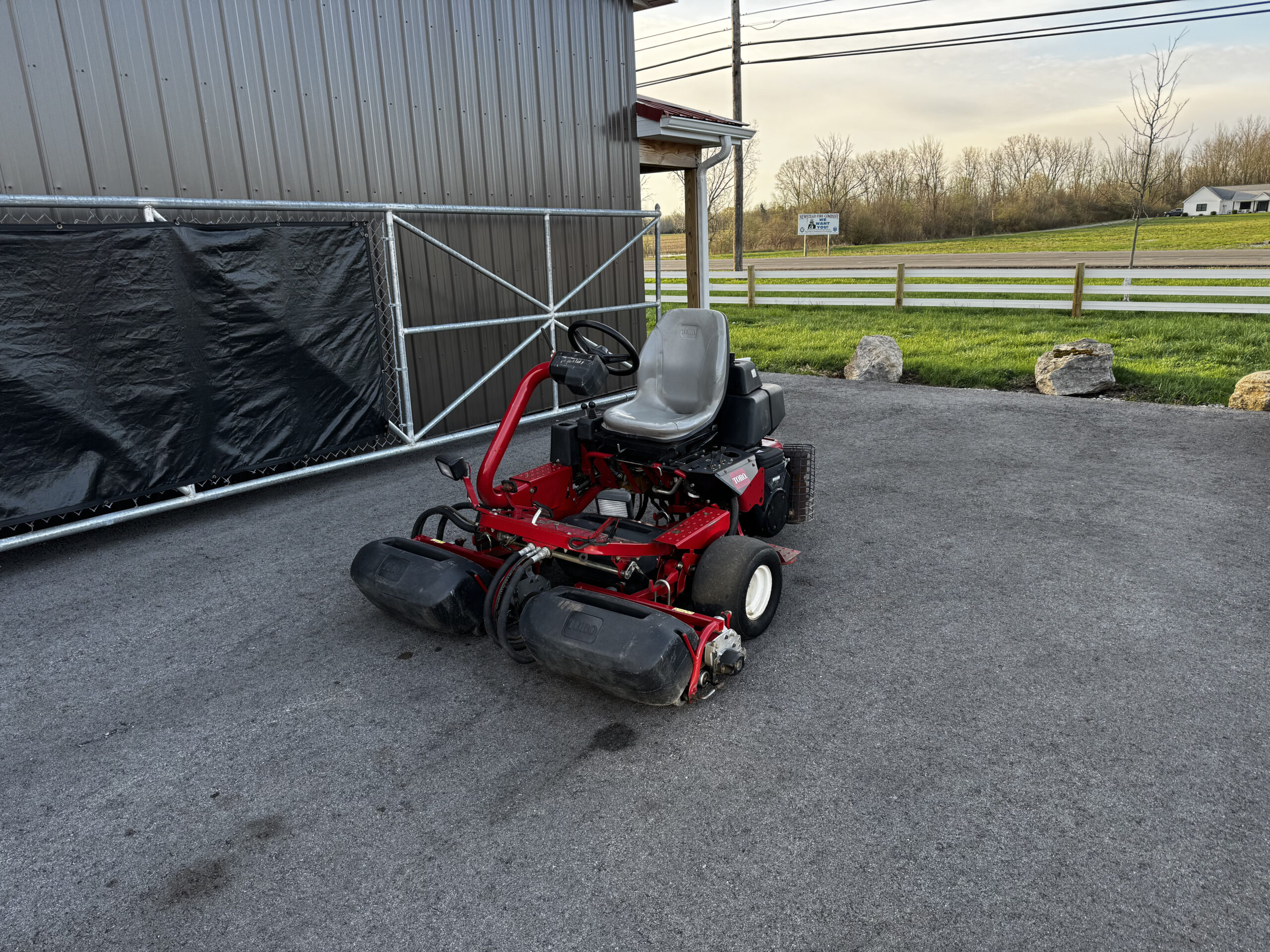 2011 Greensmaster 3150 Gas 2WD Greensmower - Toro - Image 3