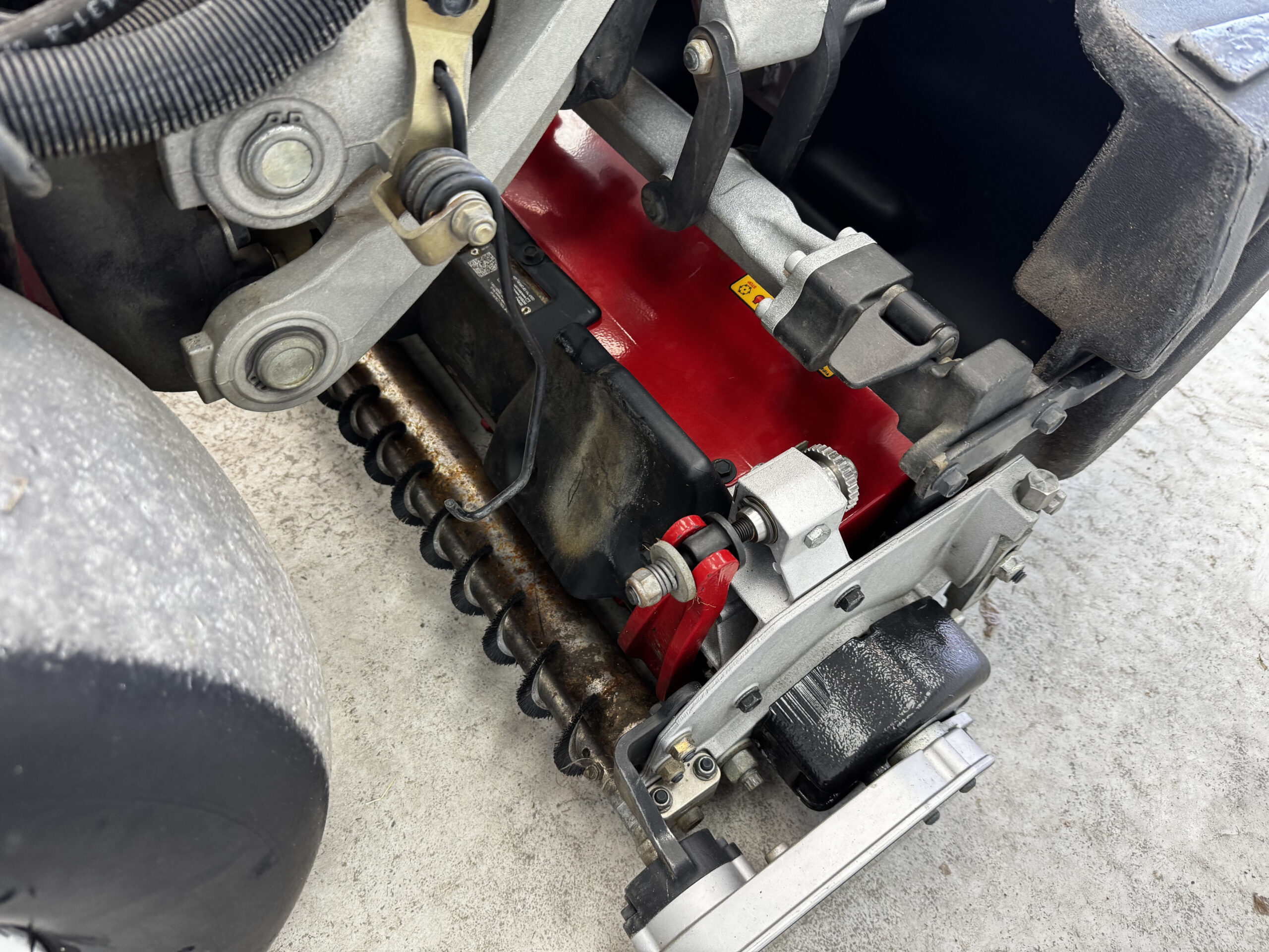 2013 Greensmaster Triflex 3400 Diesel Greens Mower - Toro - Image 2