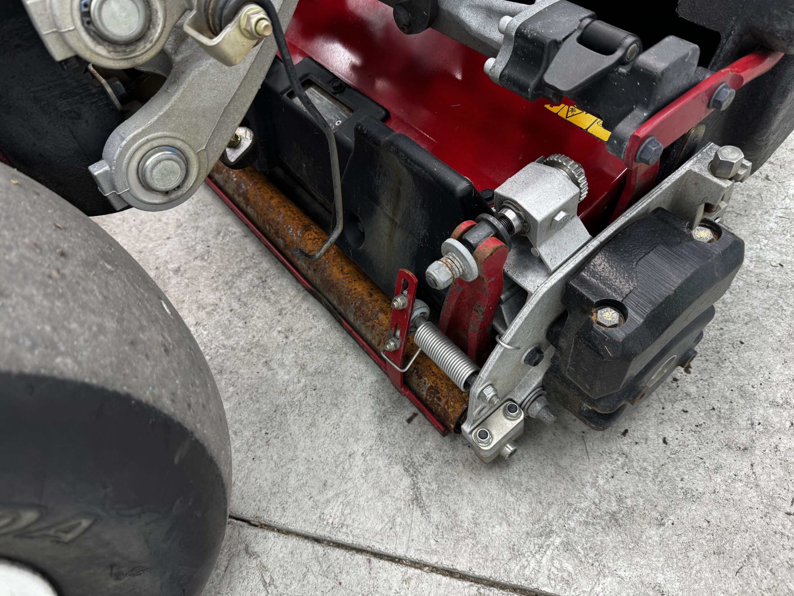 2020 Greensmaster 3320 Hybrid 3WD Gas w/ Electric Reels Greensmower - Toro - Image 8